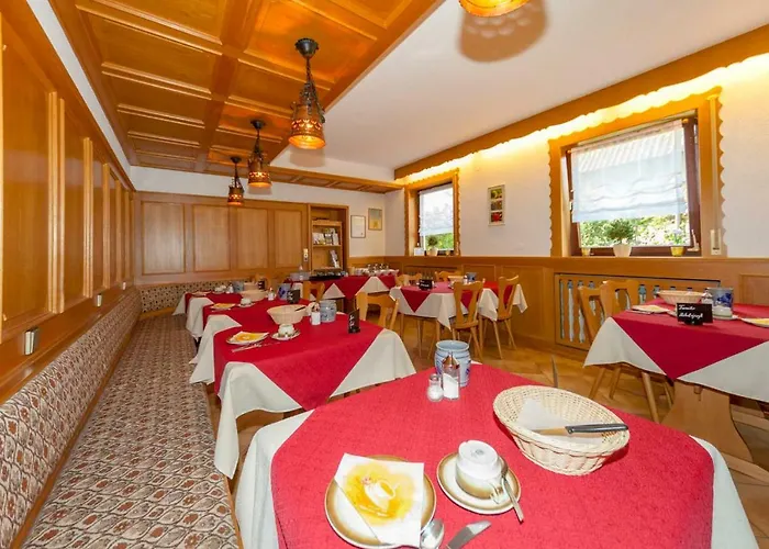 ゲストハウス Panoramablick 3*